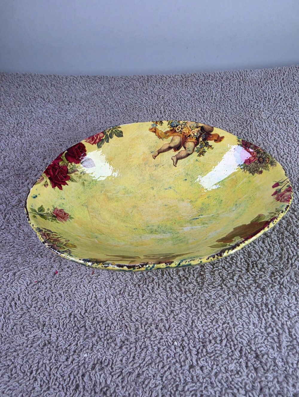 Yellow Trinket Bowl With Decopage Of Cherubs And Red Roses - Picture 2 of 11